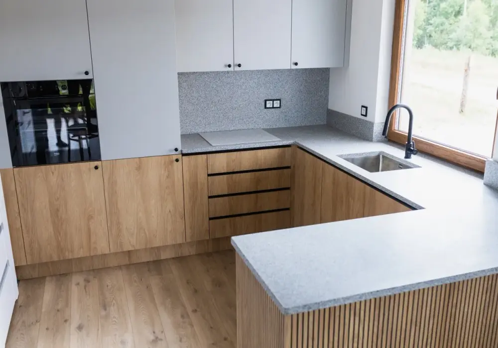 Meble laminowane czy lakierowane – poznaj zalety i wady obu opcji
