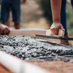 Ile waży m³ cementu? Kluczowe informacje i proporcje do betonu