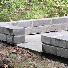 Jaki cement do murowania bloczków fundamentowych - Wybierz dobrze!