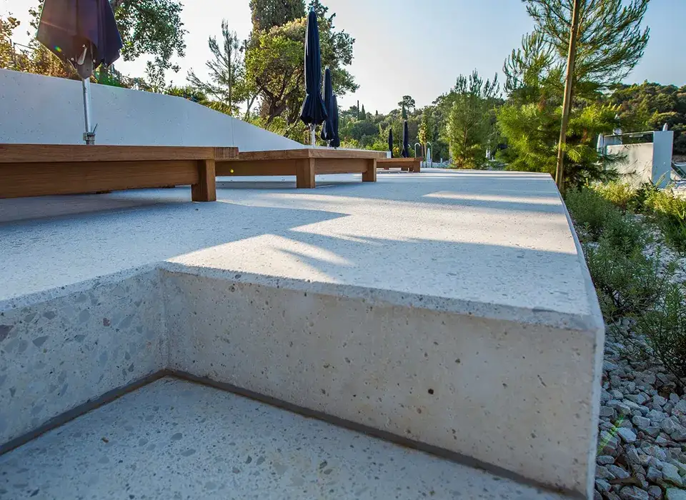 Zdjęcie Jaki beton na taras - klucz do trwałości i estetyki Twojej przestrzeni