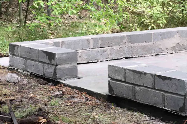 Jaki cement do murowania bloczków fundamentowych - Wybierz dobrze!