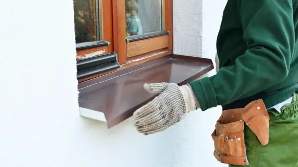 Jak skutecznie przykleić parapet zewnętrzny blaszany - najlepsze kleje i metody